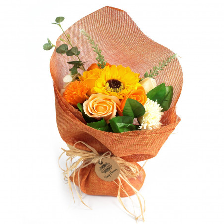 Traumhafter Seifenblumenstrauß mit orangen Blumen