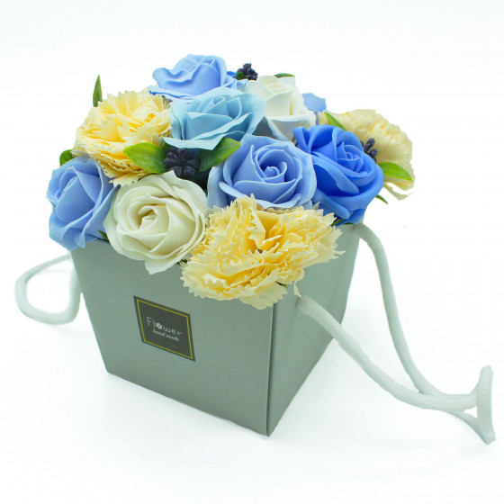 Seifenblumenstrauß als Bouquet - mit blauen und gelben Blüten