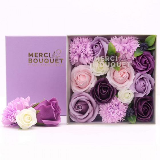 Seifenblumen in quadratischer Geschenkbox - Lila Rosen
