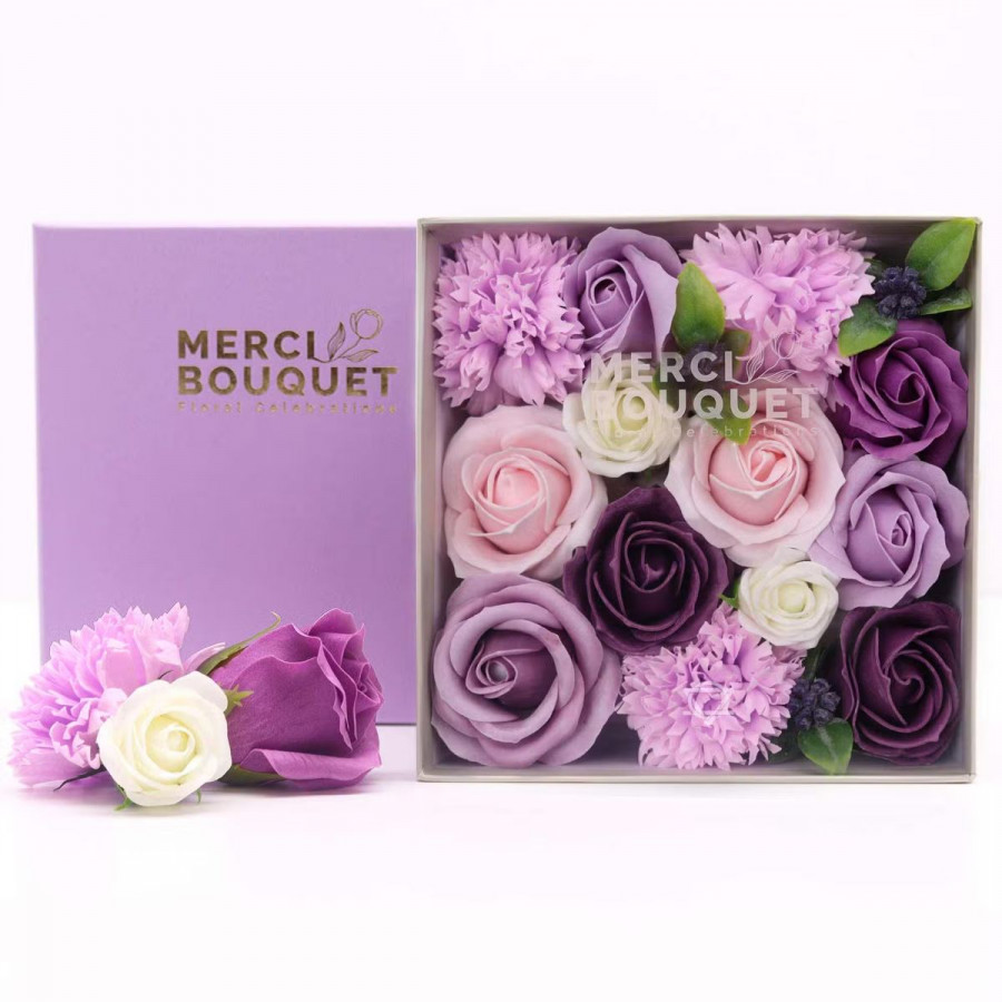 Seifenblumen in quadratischer Geschenkbox - Lila Rosen