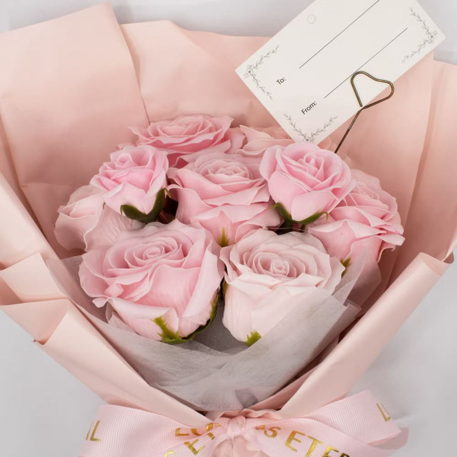 Edler Seifenblumenstrauß mit rosa Rosen als Bouquet