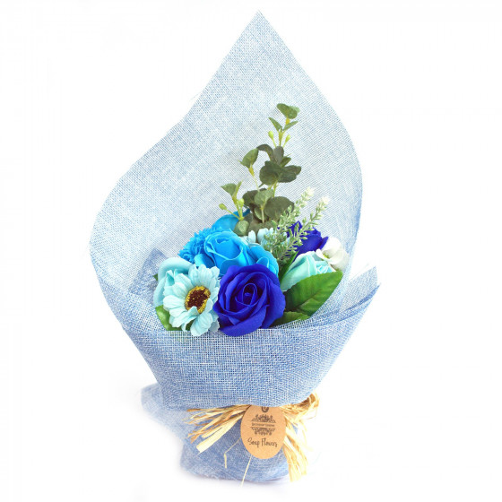 Traumhafter Seifenblumenstrauß  mit blauen Blumen
